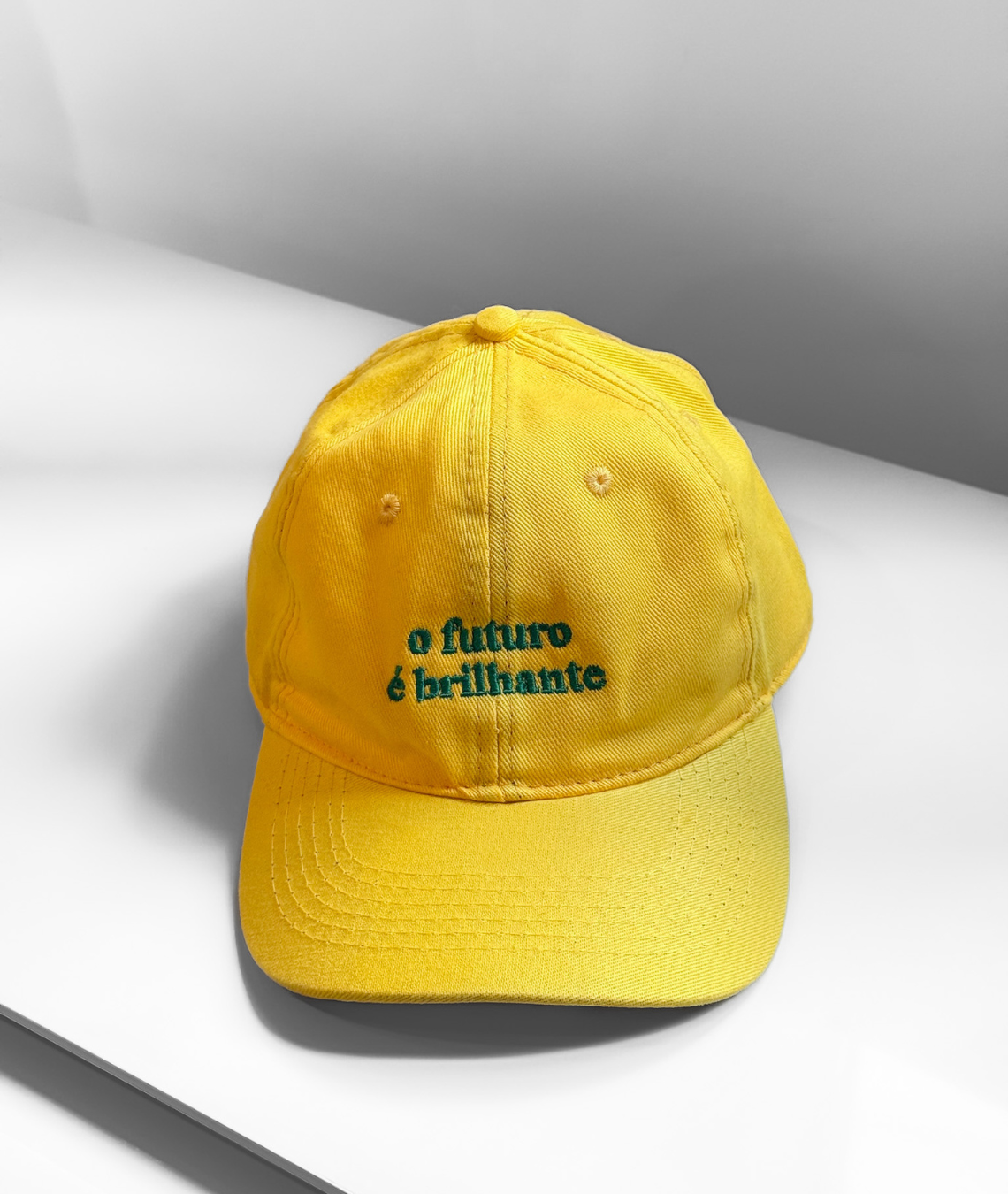 boné amarelo
