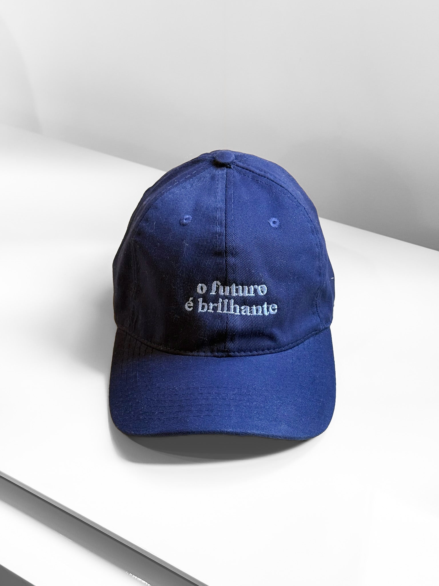 boné "o futuro é brilhante"