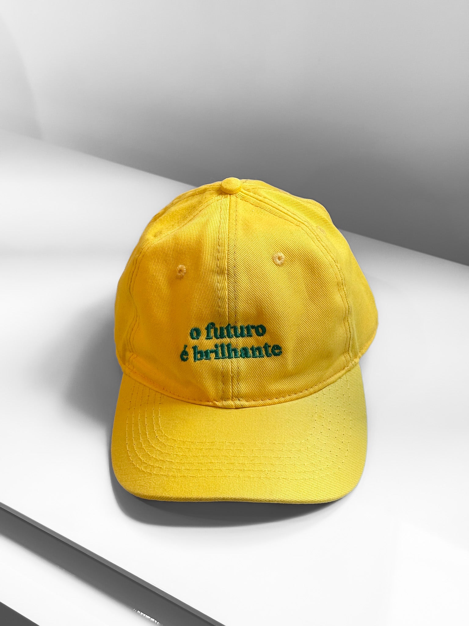 boné "o futuro é brilhante"
